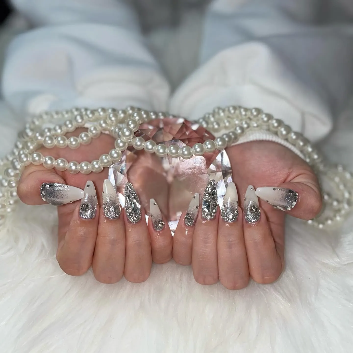 シルバーとホワイトの組み合わせが相性抜群✨