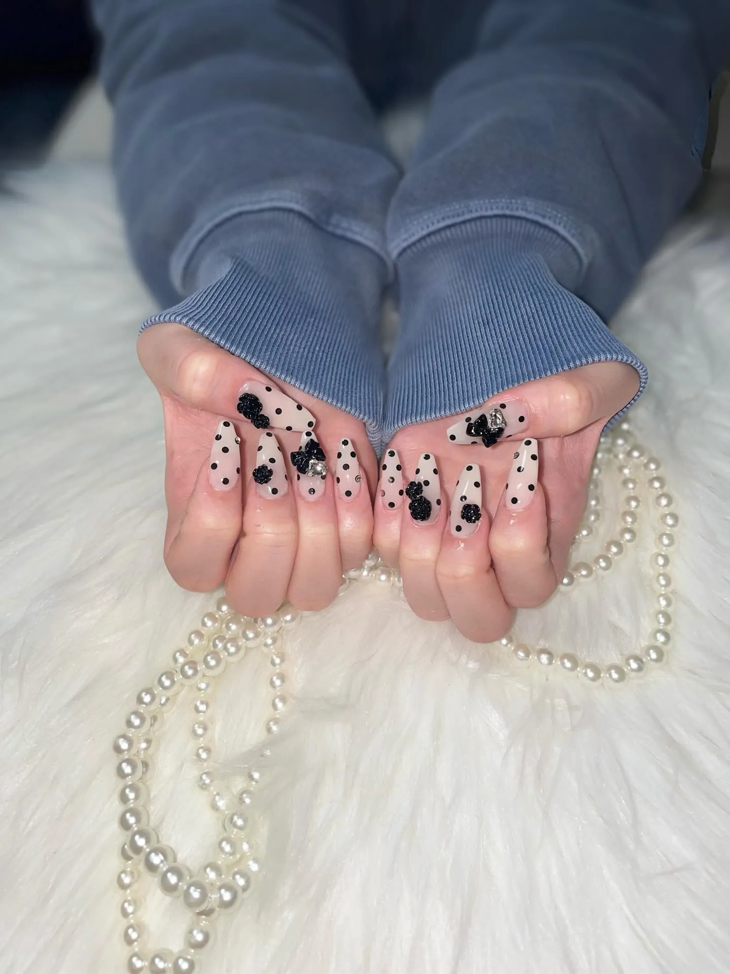 ドット柄ネイル🖤